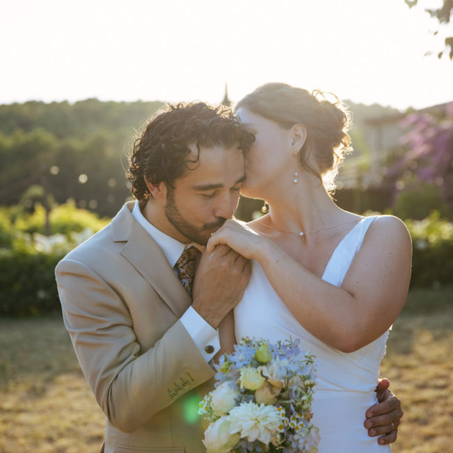 fotografía natural para novios, boda en Mas Terrats