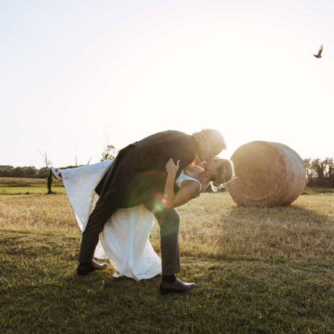 Fotografía novio en la puesta del sol